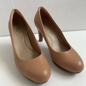 Clarks Women's Tan Heels